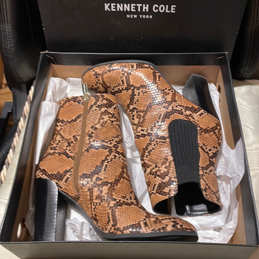 Kenneth Cole New York Justin Bootie Medium Brown size 7.5